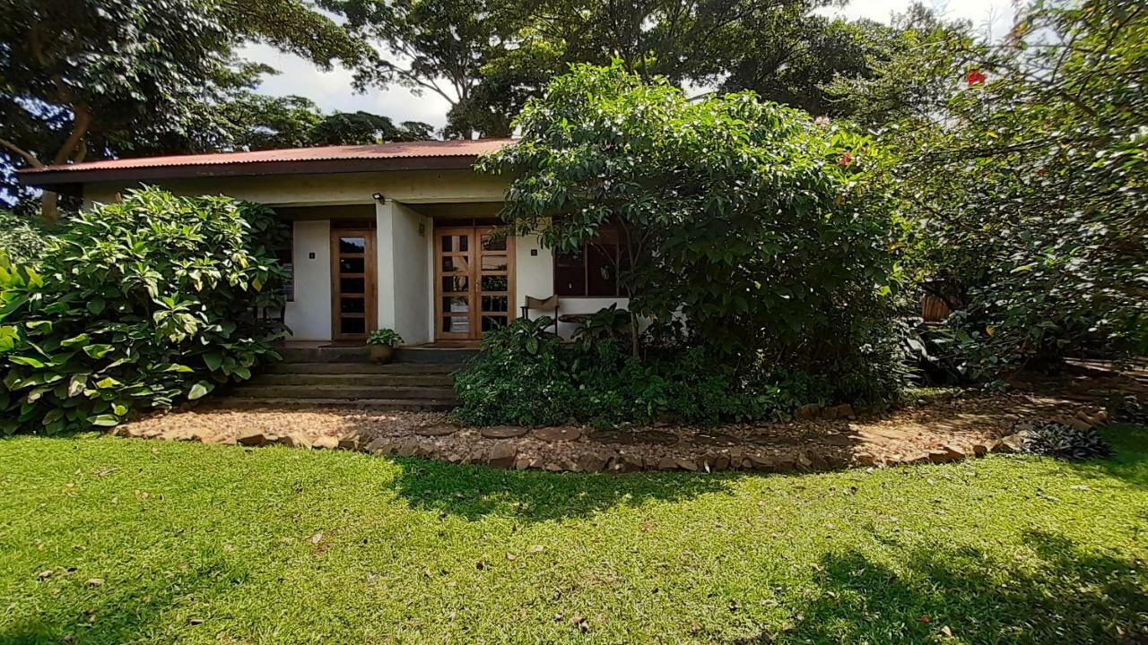 Gately Inn Entebbe Exterior photo